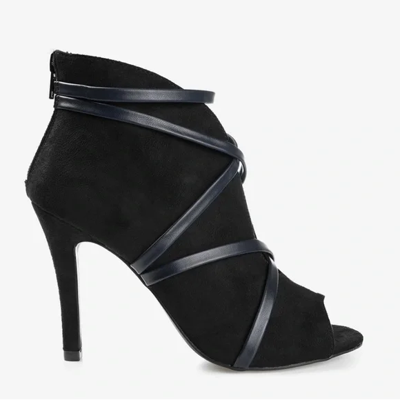 *NEW* Journee Collection Samara Bootie Black Size: 6 - Picture 4 of 14